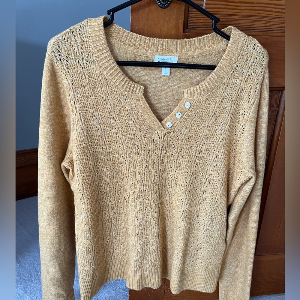 Women’s buttoned sweater. Marketplace brand from Stitch Fix. Never worn. Medium.